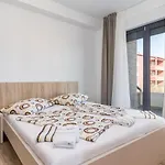 Garden Apartment *